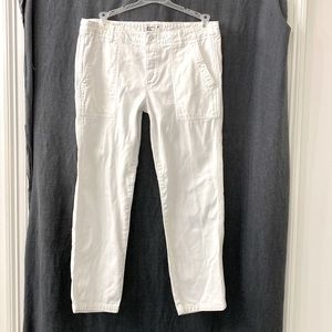 American Eagle Outfitters white pants/jeans size 6